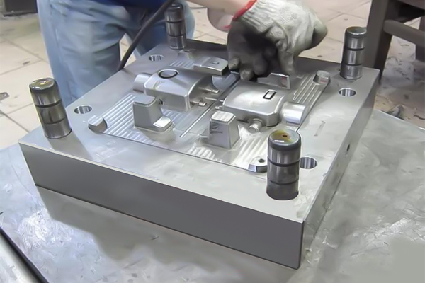 подготовительные работы перед испытанием пресс-формы Szmolding.com 